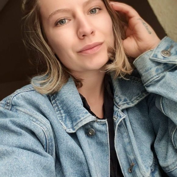 Meet your Posher, Lena - Picture 3 of 3